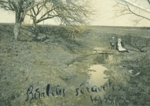 Bārbeles sēravots. Bārbele, 1934. gads. Fotogrāfs nezināms. Bārbeles pagasta bibliotēkas krājums